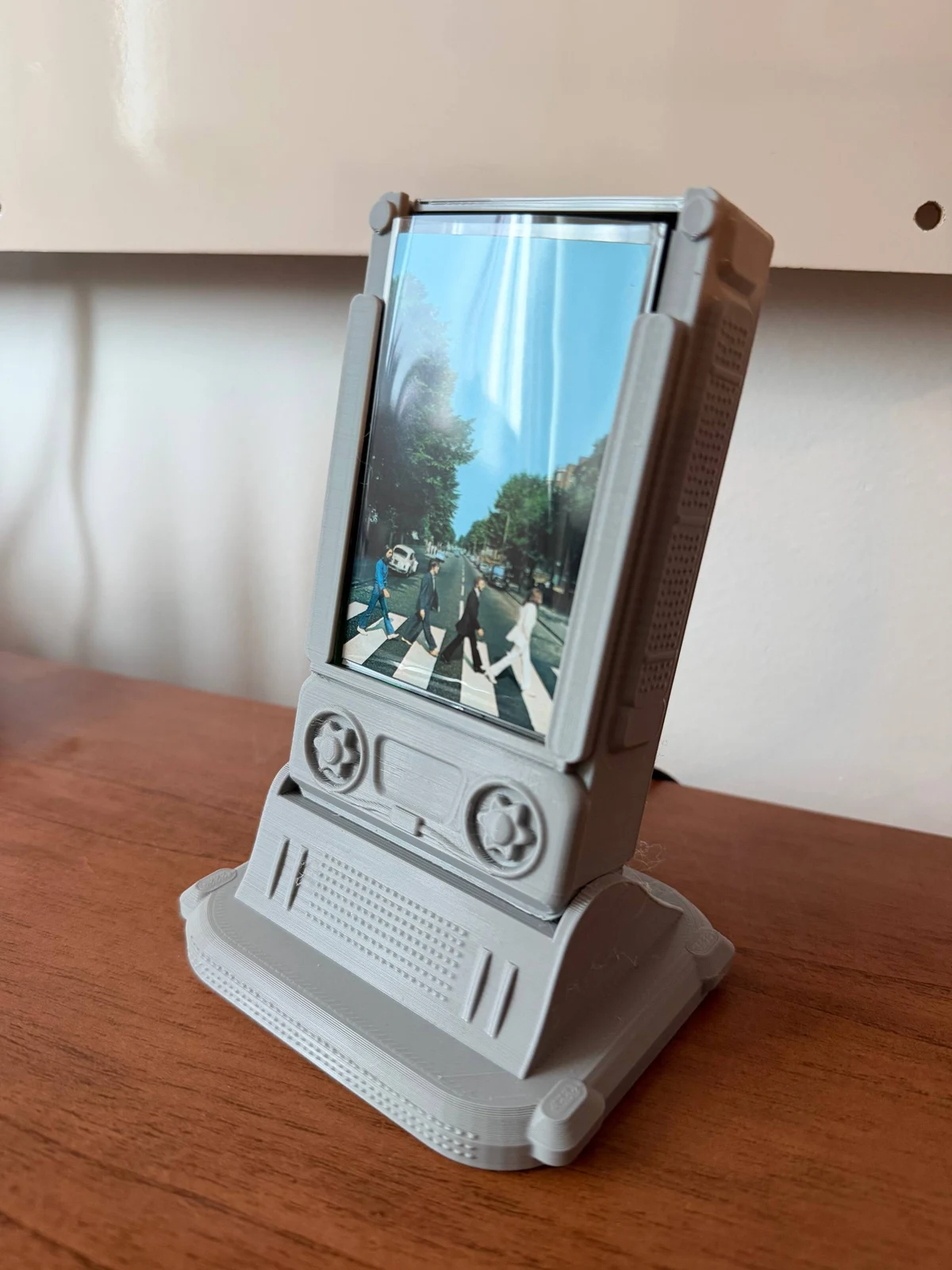 Meu Album Cards pronto, impresso em 3D, com o cartão de Abbey Road